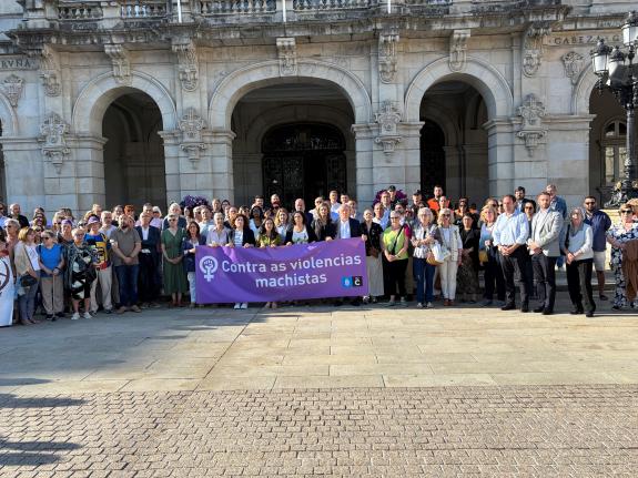 Imaxe da nova:Belén do Campo participa na concentración de repulsa polo asasinato dunha muller na Coruña