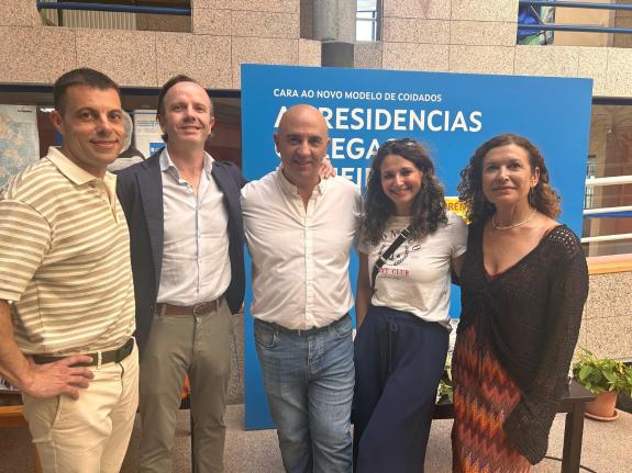 Imagen de la noticia:La Xunta participa en la tradicional celebración de San Xoán que organiza la residencia  pública autonómica Torrente Ballest...