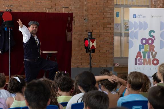 Imaxe da nova:A Xunta recoñece ao CEIP Domaio de Moaña polo seu fomento do cooperativismo entre o alumnado