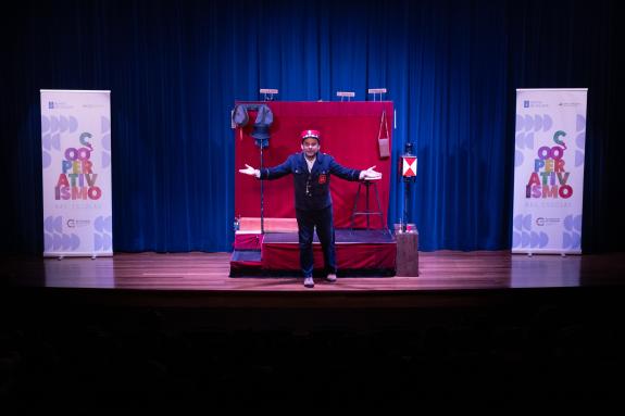 Imagen de la noticia:La Xunta galardona al CEIP Pintor Antonio Fernández de Tomiño por su trabajo en pro del cooperativismo entre el alumnado