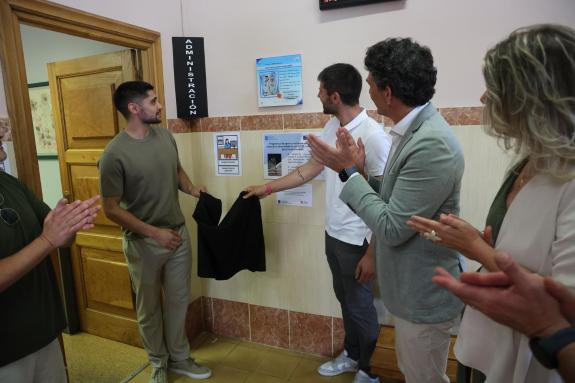 Imaxe da nova:Javier Arias participa na homenaxe que rende o Colexio Anexa aos deportistas Erik e Sergi Quintela