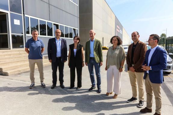 Imaxe da nova:Lorenzana subliña que Galicia é un referente en elementos estruturais mixtos de formigón e madeira e enxalza o “gran futuro” do Gru...