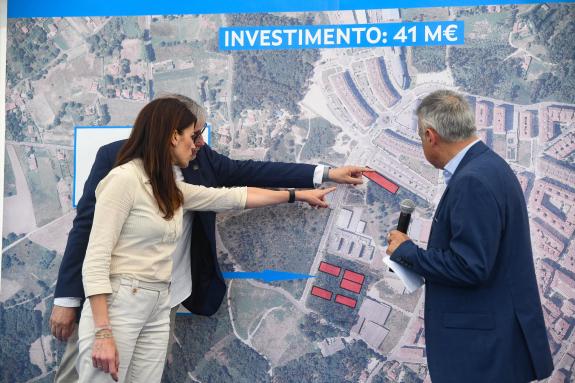Imaxe da nova:María M. Allegue reforza en Ames a aposta da Xunta pola vivenda pública coa sinatura de cesión de parcelas para 218 novos fogares