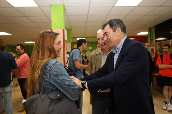 Imaxe da nova:Máis de 20.000 aspirantes participan nas oposicións de Educación coas que Galicia volverá mellorar ratios