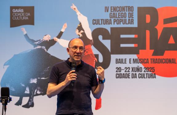 Imagen de la noticia:La Xunta despide el 'Será'n04' con un certamen de coros tradicionales y un mano a mano sobre el escenario de ocho agrupacion...