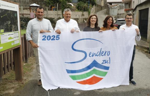 Imaxe da nova:A Xunta anima a coñecer Galicia a través dos seus 54 sendeiros azuis e reivindica Sanxenxo como o municipio de España con máis ruta...