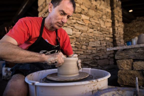 Imagen de la noticia:La Xunta reconocerá la creatividad, la maestría y los nuevos talentos del sector artesano en los Premios Artesanía de Galici...