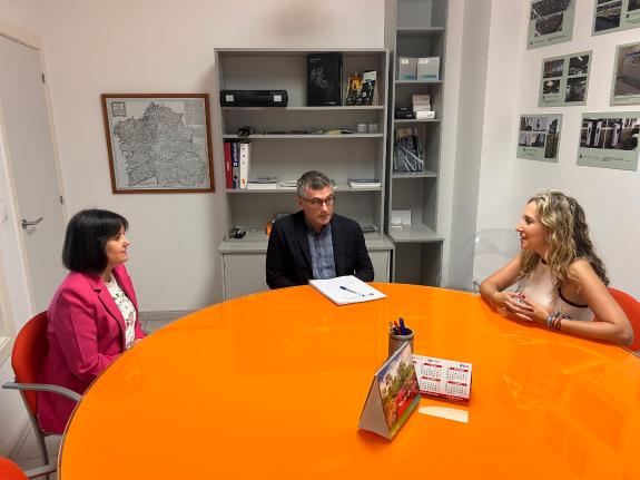 Imagen de la noticia:Martina Aneiros destaca la contribución del Programa Reacciona de la Xunta a favor de la competitividad de 13 empresas de Fe...