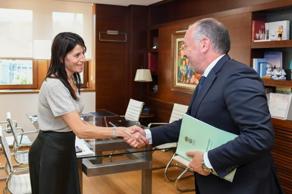 Imaxe da nova:A conselleira Allegue mantén unha reunión de traballo co alcalde de Culleredo