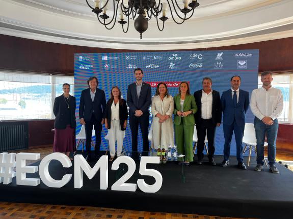 Imaxe da nova:A Xunta enxalza os clubs náuticos galegos como dinamizadores de actividades como a vela, o piragüismo, o remo, a natación, o surf o...