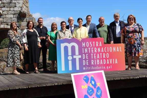 Imagen de la noticia:La Xunta apoya la 41ª Mostra de Teatro de Ribadavia en el inicio de etapa bajo una nueva dirección artística