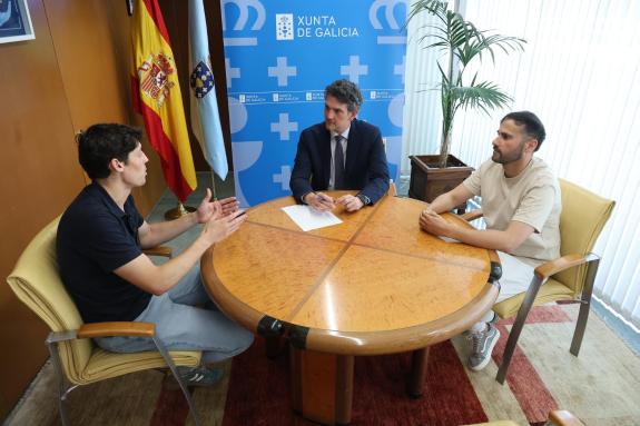 Imagen de la noticia:Arias se reúne con la asociación Xoldra para abordar el apoyo de la Xunta a una nueva edición del festival BreaSon, en Mondo...