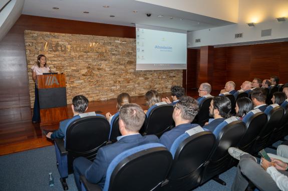 Imaxe da nova:Villaverde destaca a aposta pola excelencia do programa da Universidade Intercontinental  da Empresa no ámbito da formación en xest...