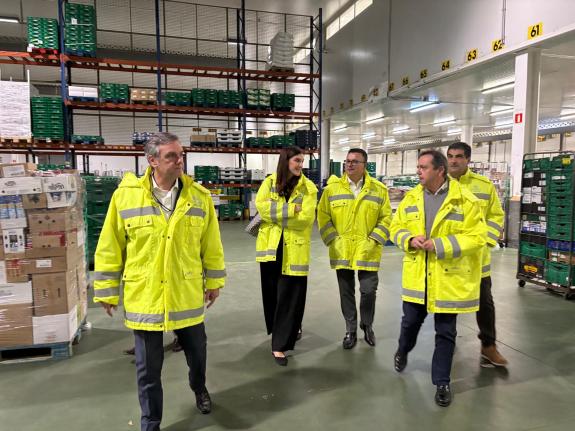 Imagen de la noticia:La Xunta analiza con Gadisa medidas para captar talento y cubrir la demanda de mano de obra en el sector de la distribución ...