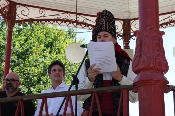 Imagen de la noticia:El delegado de la Xunta participa en la inauguración de la Feria del 48, que organiza ‘Cántigas e Frores’ en Lugo