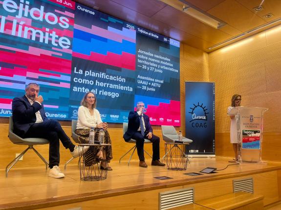 Imagen de la noticia:A directora xeral de Urbanismo, Encarnación Rivas, destaca a planificación como elemento clave para acadar un territorio ord...