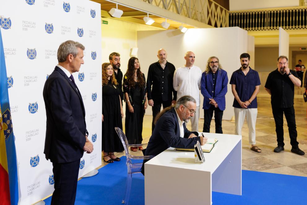 Imaxe 2 de 12 asociada á nova