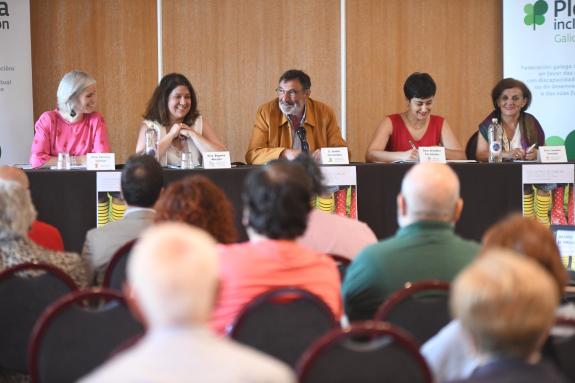 Imaxe da nova:A Xunta pon en valor o papel das familias e do tecido asociativo nos avances acadados no ámbito da discapacidade ao longo das últim...