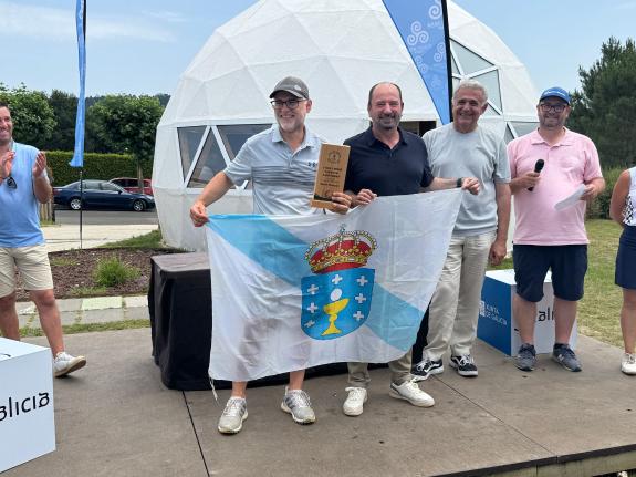 Imaxe da nova:Xosé Merelles entrega os premios do Campionato do Mundo Senior Pitch & Putt que por primeira vez se celebra en Galicia co apoio da ...