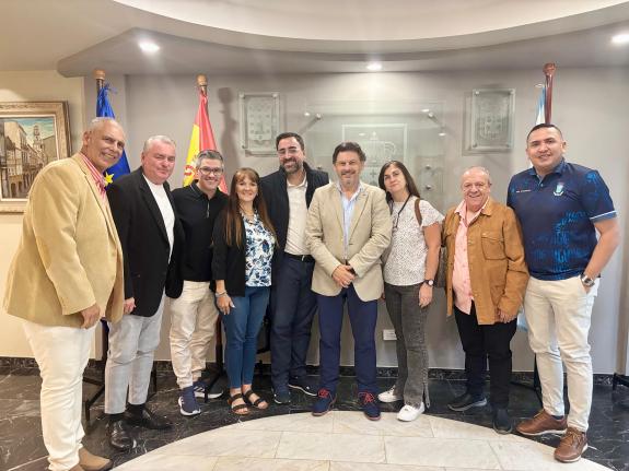 Imagen de la noticia:La Xunta ve clave la coordinación con los centros gallegos en Venezuela para seguir apoyando a la colectividad gallega en es...