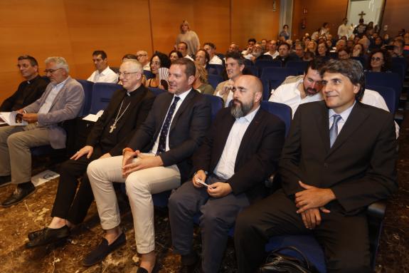 Imagen de la noticia:López Campos resalta el compromiso de la Xunta con la conservación de los bienes eclesiásticos y del Camino