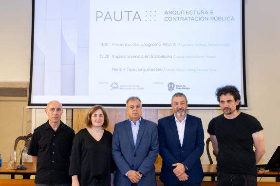 Imagen de la noticia:El secretario general de Vivienda, Heriberto García Porto, asiste a la presentación de la nueva app del COAG dedicada a conc...