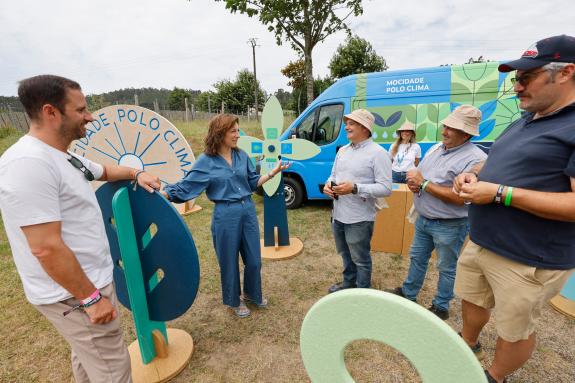 Imaxe da nova:Ángeles Vázquez anima á mocidade a actuar de xeito respectuoso co medio ambiente e levar as prácticas sostibles ás súas actividades...