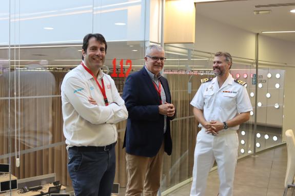 Imagen de la noticia:El director general de emergencias y el gerente de Axega se reúnen con el comandante naval del Miño para mejorar la coordina...