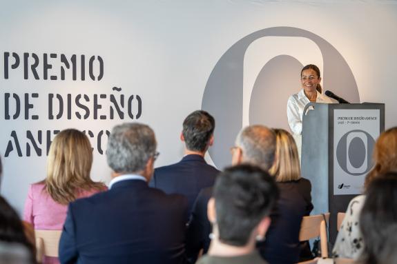 Imaxe da nova:Marta Villaverde pon en valor a oportunidade que supón o Premio Deseño Anfaco para talentos mozos