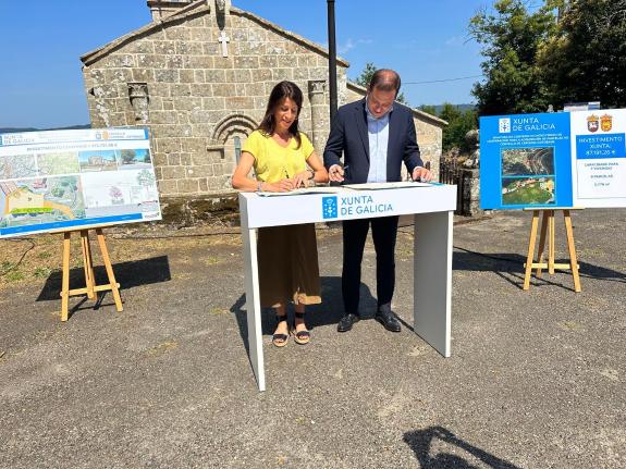 Imaxe da nova:A Xunta colabora co concello de Cerdedo-Cotobade na humanización da contorna da igrexa de Santa María de Sacos e na promoción  de v...