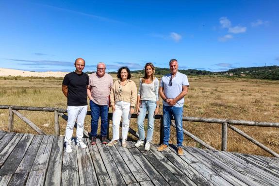 Imaxe da nova:Belén do Campo visitou hoxe as actuacións levadas a cabo no Parque Natural Complexo Dunar de Corrubedo e Lagoas de Carregal e Vixán