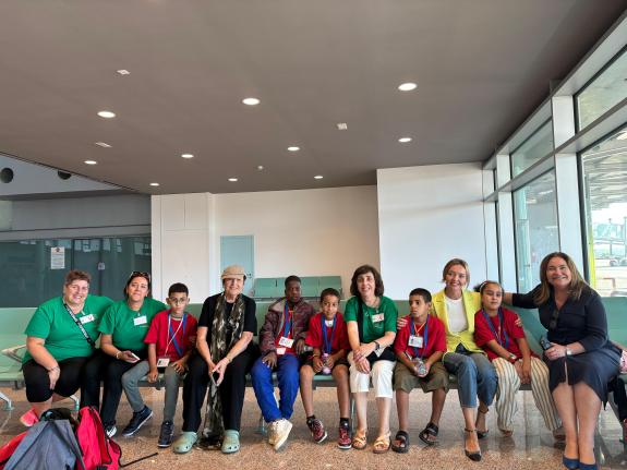 Imaxe da nova:Fabiola García dá a benvida aos nenos saharauís que pasarán o verán en Galicia con familias de acollida no marco do programa ‘Vacac...