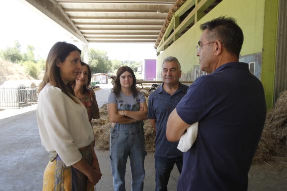 Imagen de la noticia:María José Gómez destaca os 2,1 M€ en axudas a proxectos de investimento en actividades non agrícolas na súa visita á explot...