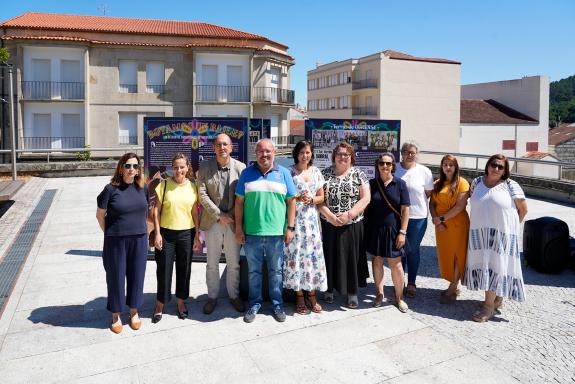 Imagen de la noticia:La Xunta lleva a Ribadavia la exposición de calle ‘Botamos un baile?’  para poner en valor a historia de las orquestas de ve...