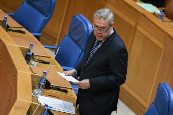 Imagen de la noticia: El conselleiro de Sanidade destaca que la atención médica programada en los dos centros de salud de Cervo está garantizada ...