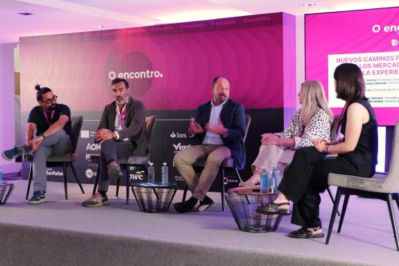 Imagen de la noticia:Xosé Merelles defiende un modelo de turismo profesionalizado, en el que la comunicación tiene un papel esencial