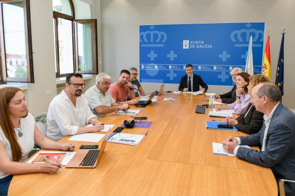 Imaxe da nova:A Xunta e os sindicatos CCOO, ANPE e UGT avanzan en medidas para reducir a burocracia nos centros educativos