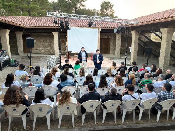 Imagen de la noticia:La Xunta refuerza los vínculos de la juventud gallega del exterior con su origen a través de las artes escénicas