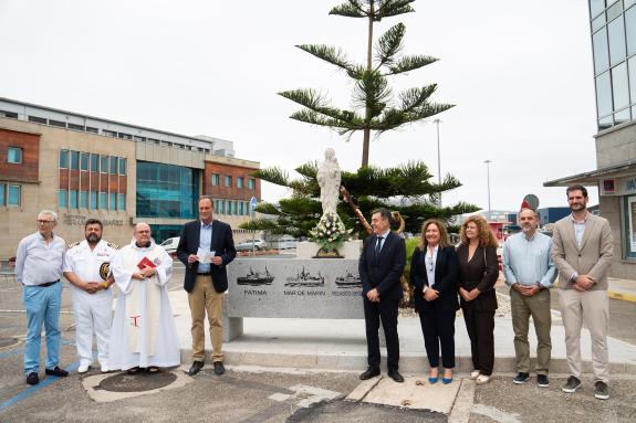 Imaxe da nova:A Xunta cede ao Porto de Vigo unha escultura da Virxe do Carme realizada polo CIFP Cantería de Galicia