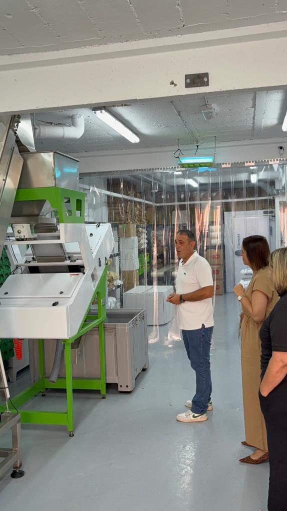 Imagen de la noticia:La Despensa D´Lujo recibe el sello Galicia Calidade por su agricultura regenerativa con la que produce legumbres y productos...