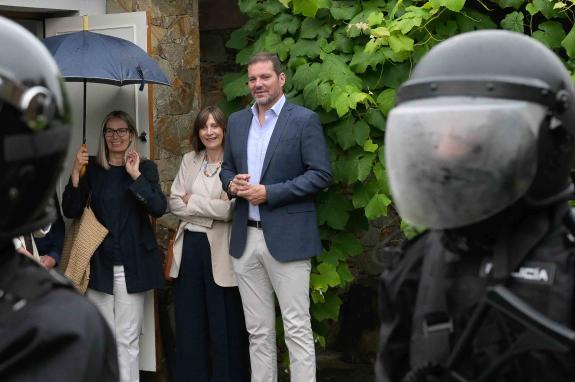 Imaxe da nova:O conselleiro de Cultura eloxia o potencial do audiovisual galego na súa visita á rodaxe de ‘Clanes’