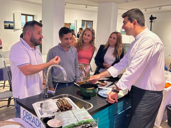 Imaxe da nova:A delegada territorial da Xunta en Ferrol participa na Sala Curuxeiras na degustación e showcooking de pescados e mariscos da ría