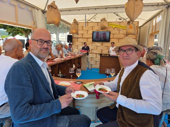 Imagen de la noticia:La Consellería de Medio Rural promociona los productos agroalimentarios de calidad en la XXI Feria Outrora