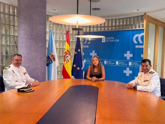 Imaxe da nova:A delegada territorial da Xunta recibe aos comandantes-directores entrante e saínte da Escola de Especialidades Antonio de Escaño d...