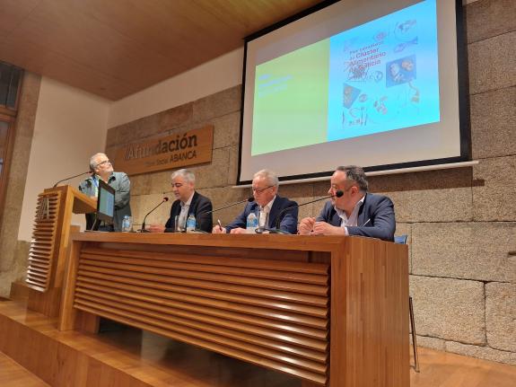 Imaxe da nova:Medio Rural salienta a importancia da produción e da industria láctea no sector primario galego