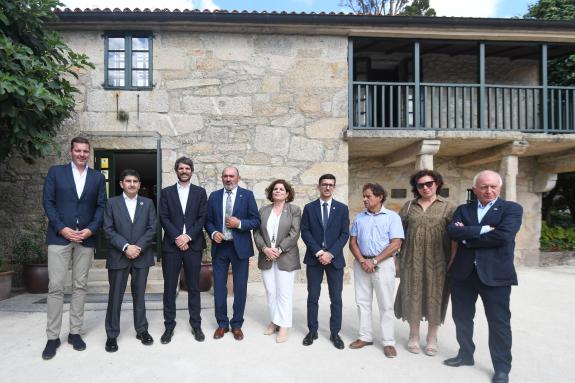 Imagen de la noticia:López Campos visita con el Ministro de Cultura la Casa Museo Rosalía en Padrón