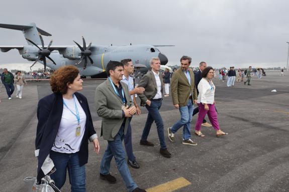 Imaxe da nova:Rueda participa na Xornada de portas abertas do Aeródromo Militar de Santiago para celebrar o 90 aniversario destas instalacións