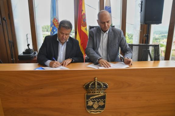 Imaxe da nova:A Xunta e o Concello de Toén asinan un convenio para a adhesión deste municipio ao programa Xantar na Casa