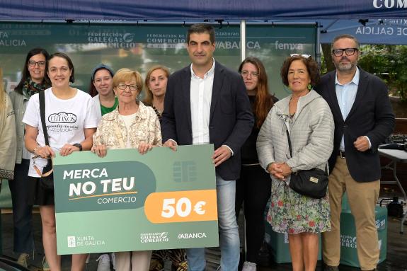 Imagen de la noticia:La Xunta impulsa el comercio local coruñés con el sorteo de los premios de la campaña Compra en tu comercio
