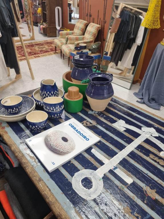 Imaxe da nova:A Xunta impulsa en Sanxenxo a comercialización de artesanía de Galicia a través dunha tenda efémera en colaboración coa marca D-Due